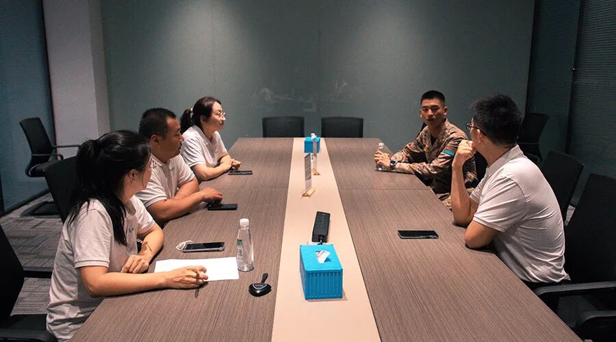 一身荣光、载誉归来！918博天娱乐储能热烈欢迎受阅预备役方队于凡同志归队